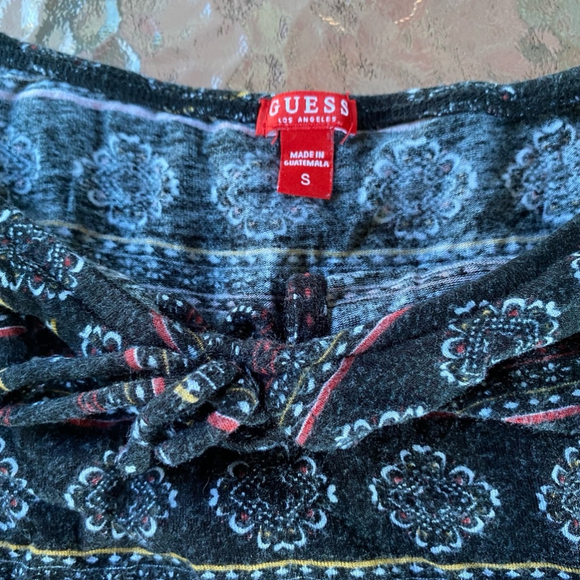 Y2K Geometric Off the Shoulder Baby Tee Women's Guess Top, Black & Red, Size S - Picture 3 of 4